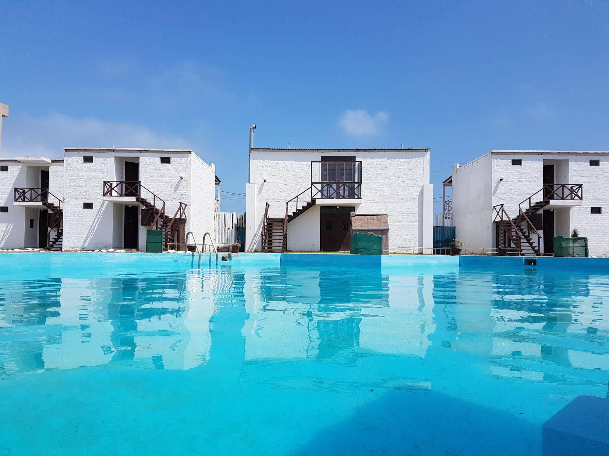 Delfines De Chicama Hotel Puerto Chicama Exterior photo